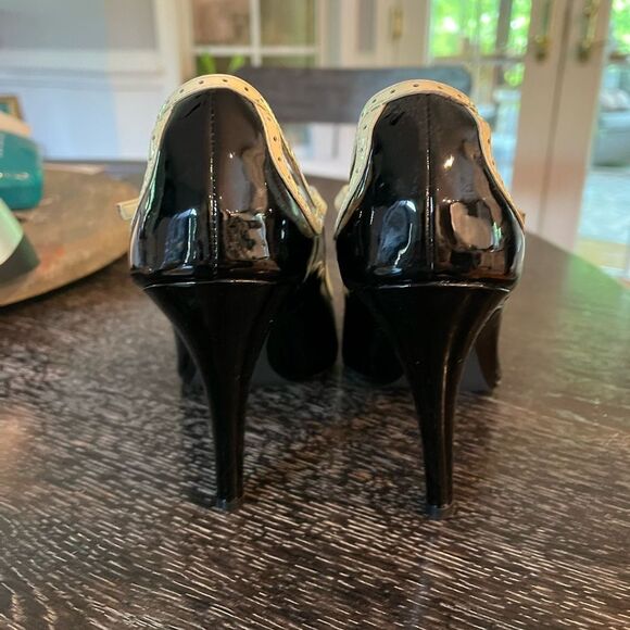 Linea Paolo Black & Cream Retro Strappy Peep Toe Pump Heels sz 10 - Picture 6 of 7